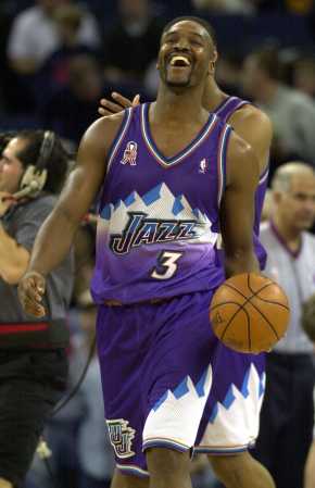 球队板凳深 球队板凳深