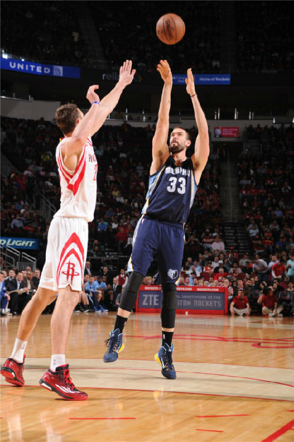 显得更加谨 显得更加谨