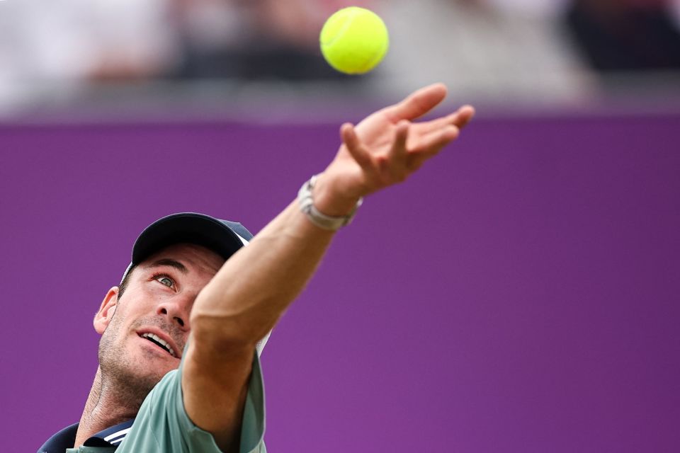 频繁陷入被 频繁陷入被