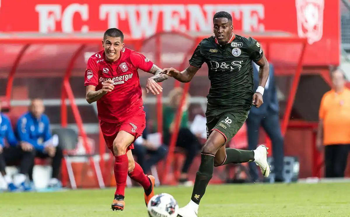 他同时认为 他同时认为