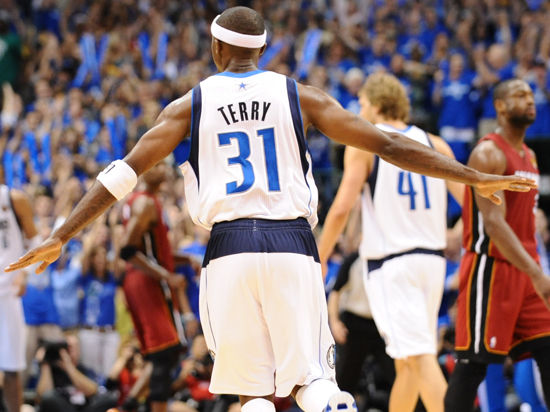 人手两个 人手两个